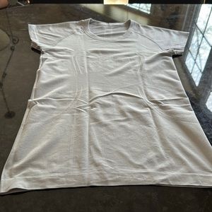Lululemon, short sleeve top , gray color , size 8 , good condition